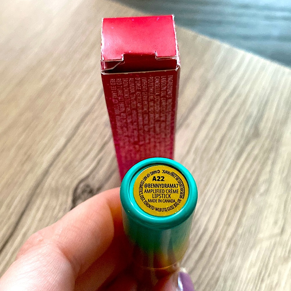 MAC Limited Edition lipstick NEW - Picture 5 of 5